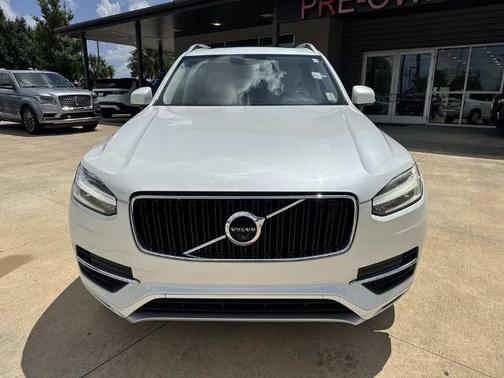 Crystal White Pearl 2017 Volvo XC90 T6 MOMENTUM
