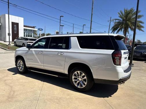 Summit White 2023 Chevrolet Suburban PREMIER