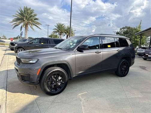 2024 Jeep Grand Cherokee LAREDO