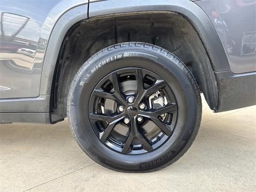 2024 Jeep Grand Cherokee LAREDO