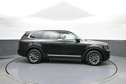 Ebony Black 2024 Kia Telluride LX