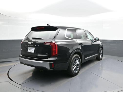 Ebony Black 2024 Kia Telluride LX