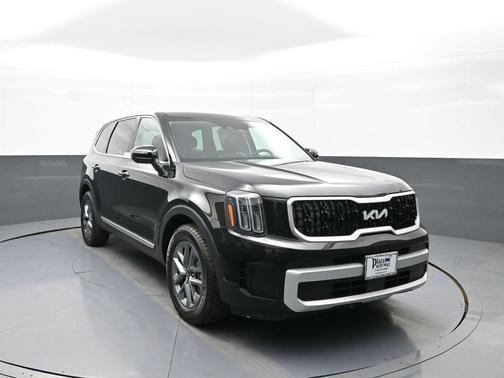 Ebony Black 2024 Kia Telluride LX