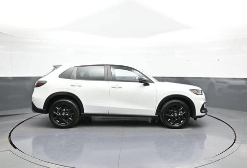 Platinum White Pearl 2024 Honda HR-V AWD Sport