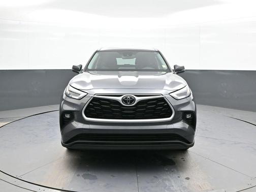 Magnetic Gray Metallic 2025 Toyota Highlander Hybrid XLE