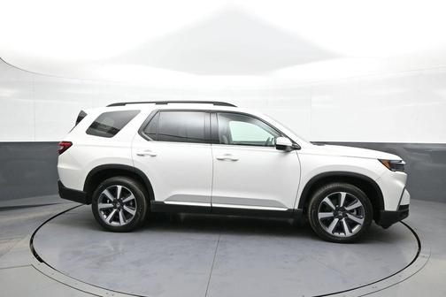 2023 Honda Pilot Touring 8-Passenger