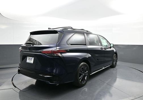 2025 Toyota Sienna XSE 7 Passenger