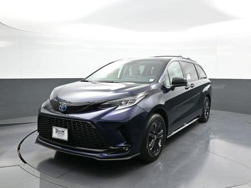 2025 Toyota Sienna XSE 7 Passenger