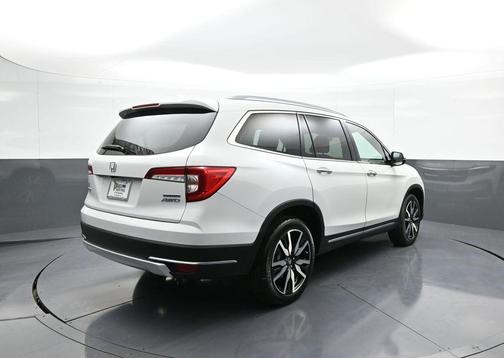 2022 Honda Pilot Touring 8-Passenger