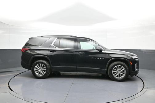 Mosaic Black Metallic 2023 Chevrolet Traverse LT Cloth