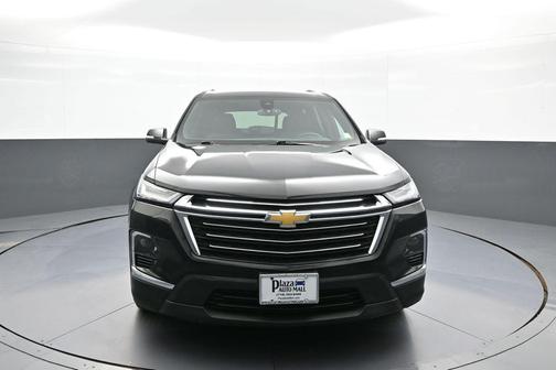 Mosaic Black Metallic 2023 Chevrolet Traverse LT Cloth