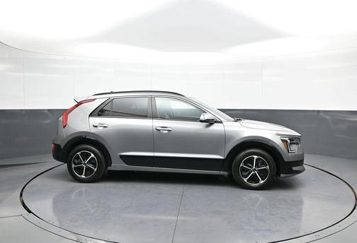 2023 Kia Niro SX