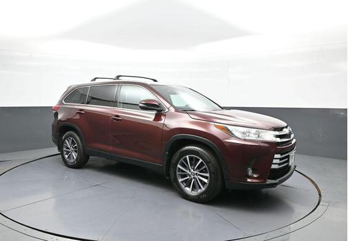 Ooh La La Rouge Mica 2019 Toyota Highlander XLE