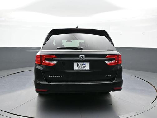 Crystal Black Pearl 2022 Honda Odyssey Elite