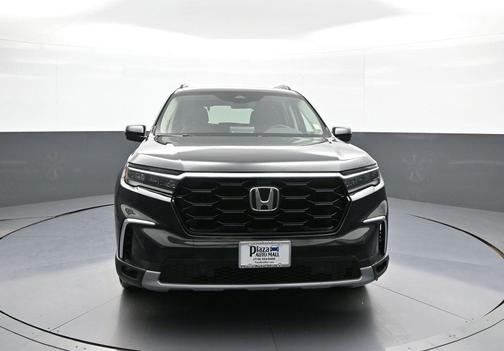 Crystal Black Pearl 2023 Honda Pilot Touring 8-Passenger