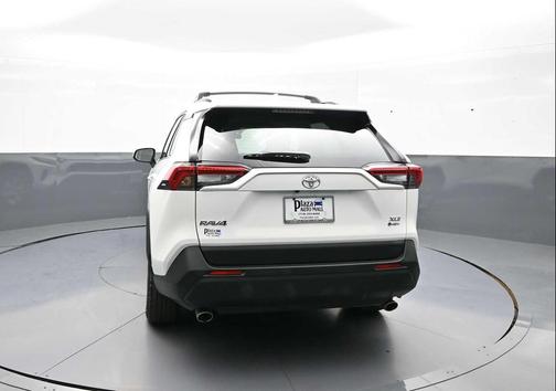 Ice Cap 2025 Toyota RAV4 Hybrid XLE