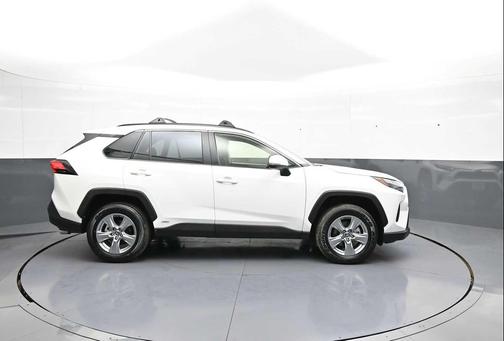 Ice Cap 2025 Toyota RAV4 Hybrid XLE