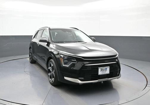 Aurora Black Pearl 2023 Kia Niro Touring