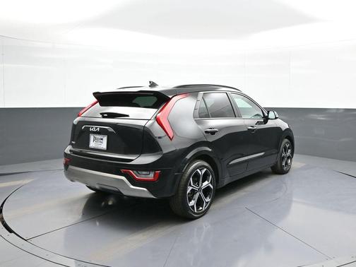 Aurora Black Pearl 2023 Kia Niro Touring