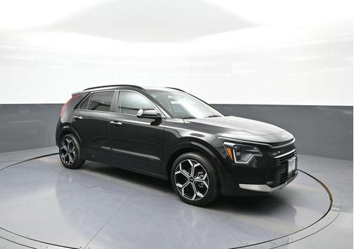 Aurora Black Pearl 2023 Kia Niro Touring