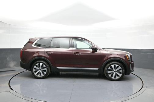 Sangria 2022 Kia Telluride EX
