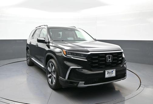 Crystal Black Pearl 2024 Honda Pilot Touring 8-Passenger