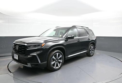 Crystal Black Pearl 2024 Honda Pilot Touring 8-Passenger