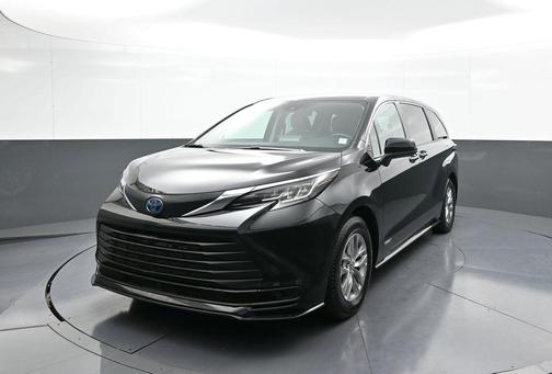 2021 Toyota Sienna LE