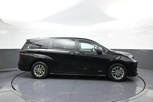 2021 Toyota Sienna LE