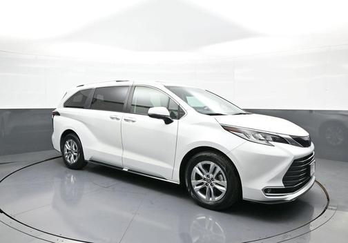 2023 Toyota Sienna Limited