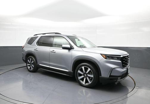 Lunar Silver Metallic 2023 Honda Pilot Touring 8-Passenger