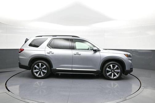 Lunar Silver Metallic 2023 Honda Pilot Touring 8-Passenger