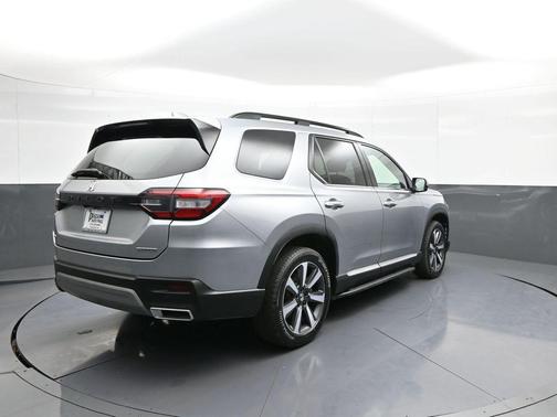 Lunar Silver Metallic 2023 Honda Pilot Touring 8-Passenger