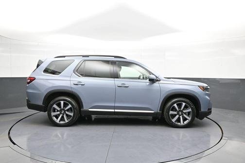 Sonic Gray Pearl 2023 Honda Pilot Touring 8-Passenger