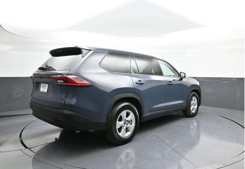2025 Toyota Highlander LE