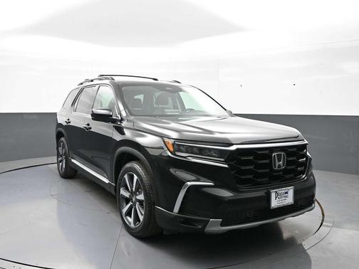 Crystal Black Pearl 2025 Honda Pilot Touring 8-Passenger