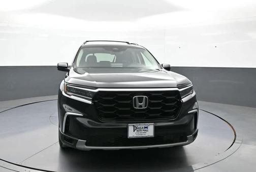 Crystal Black Pearl 2025 Honda Pilot Touring 8-Passenger