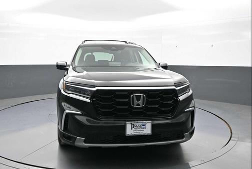 Crystal Black Pearl 2025 Honda Pilot Touring 8-Passenger