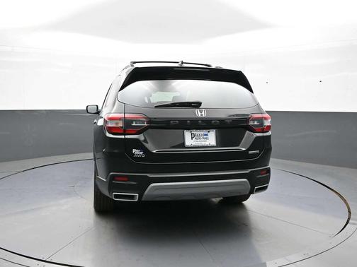 Crystal Black Pearl 2025 Honda Pilot Touring 8-Passenger