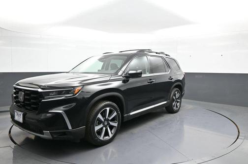Crystal Black Pearl 2025 Honda Pilot Touring 8-Passenger