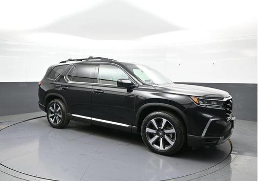 Crystal Black Pearl 2025 Honda Pilot Touring 8-Passenger