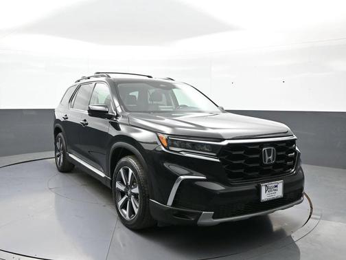 Crystal Black Pearl 2025 Honda Pilot Touring 8-Passenger