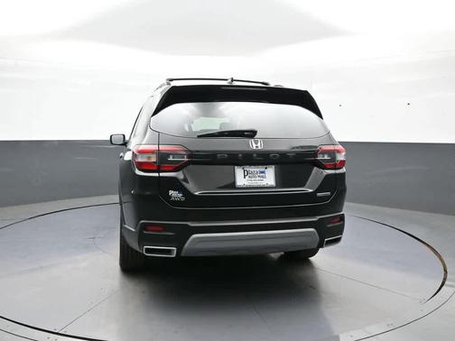 Crystal Black Pearl 2025 Honda Pilot Touring 8-Passenger