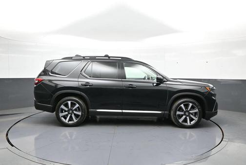 Crystal Black Pearl 2025 Honda Pilot Touring 8-Passenger