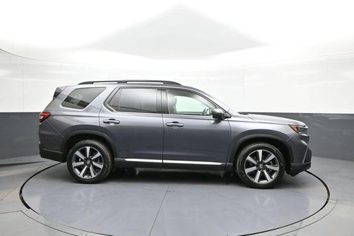 Modern Steel Metallic 2023 Honda Pilot Touring 8-Passenger