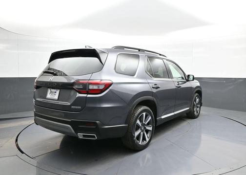 Modern Steel Metallic 2023 Honda Pilot Touring 8-Passenger