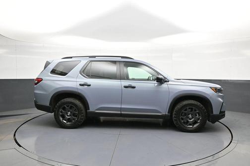 Sonic Gray Pearl 2024 Honda Pilot TrailSport