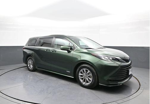 2021 Toyota Sienna LE