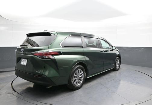 2021 Toyota Sienna LE