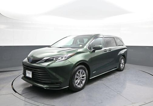 2021 Toyota Sienna LE